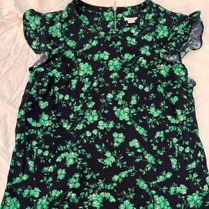 Kelly green floral print on navy blue back top